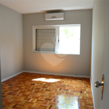 Casa térrea em Araraquara/SP.