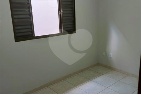 Casa Térrea com 2 dormitórios, sendo 1 suíte.