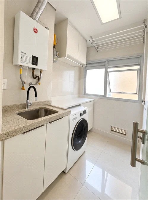 Apartamento com 3 dormitórios, 1 suíte, sala ampliada, varanda gourmet, planejados e 2 vagas. Condomínio com lazer completo e ótima localização em São Bernardo do Campo.