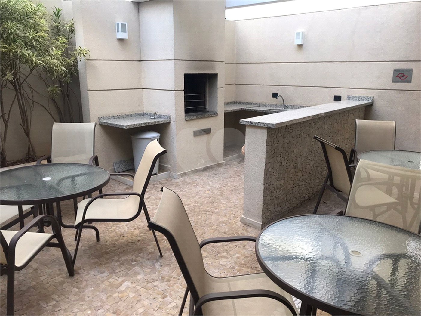 APARTAMENTO 2 QUARTOS (1 SUÍTE) À VENDA NO PARAÍSO