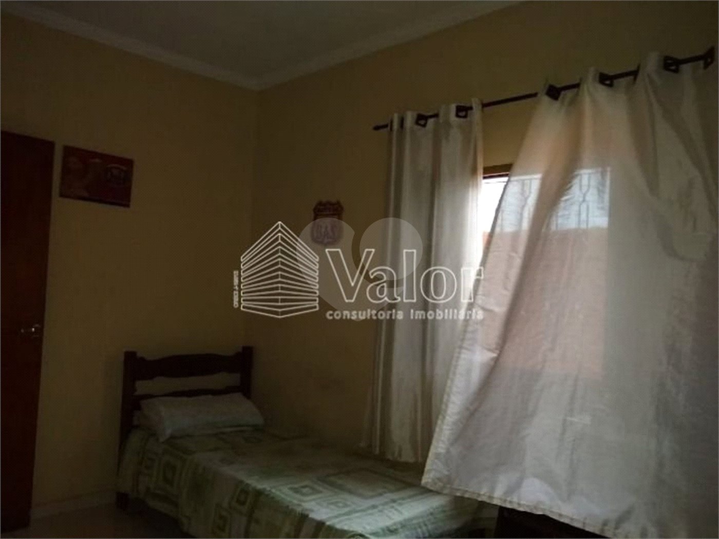 Casa Térrea com 3 dormitórios, sendo 1 suíte.