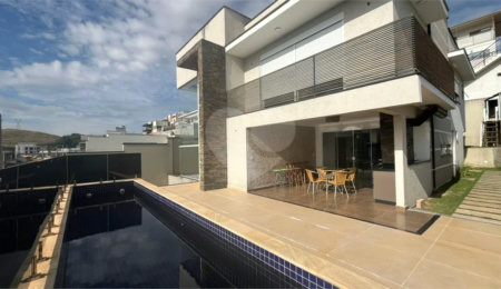 Casa à venda com 5 quartos, sendo 4 suítes,  em Centreville, Poços de Caldas, MG