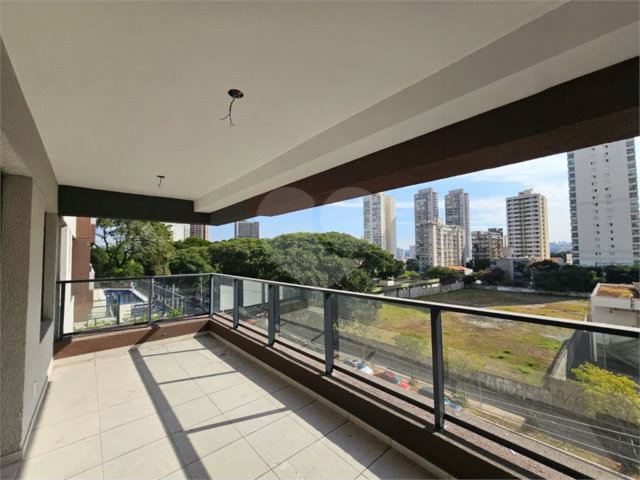 Apartamento à venda com 3 quartos, sendo 1 suíte,  em Alto da Boa Vista, São Paulo, SP