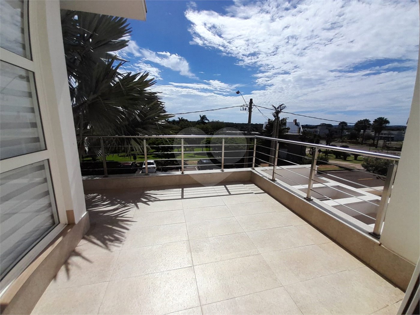 Casa à Venda no Condomínio Damha III – Elegância e Conforto para sua Família