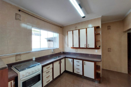 Casa térrea venda ou locação no bairro Chácara Parque Club