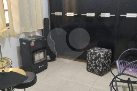 Sobrado para venda.
