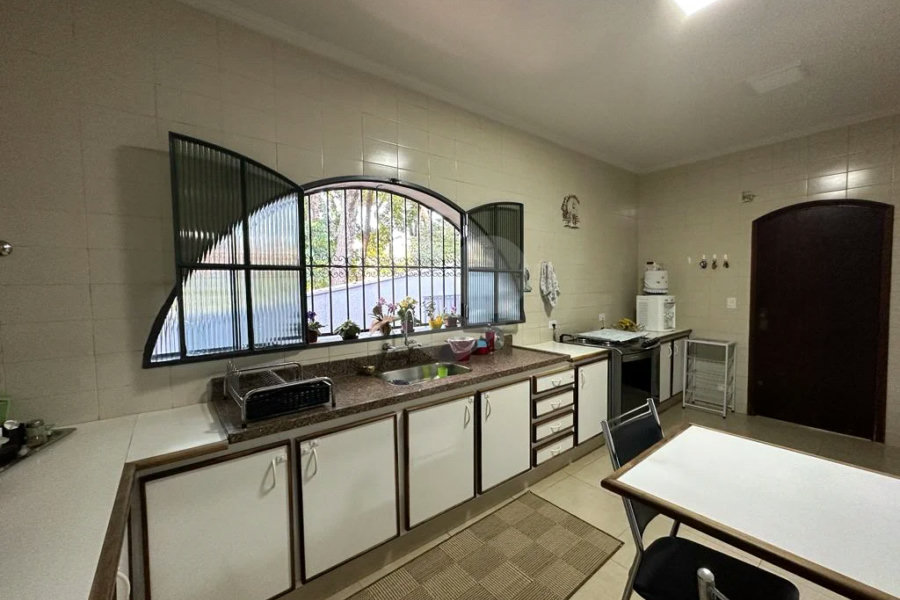 Casa assobradada à venda no bairro Nova Piracicaba, em Piracicaba/SP.