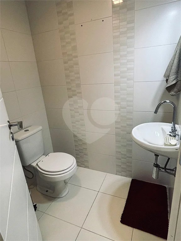 Casa para alugar com 4 quartos, sendo 2 suítes, no condomínio Floradas da Serra, São Paulo - SP