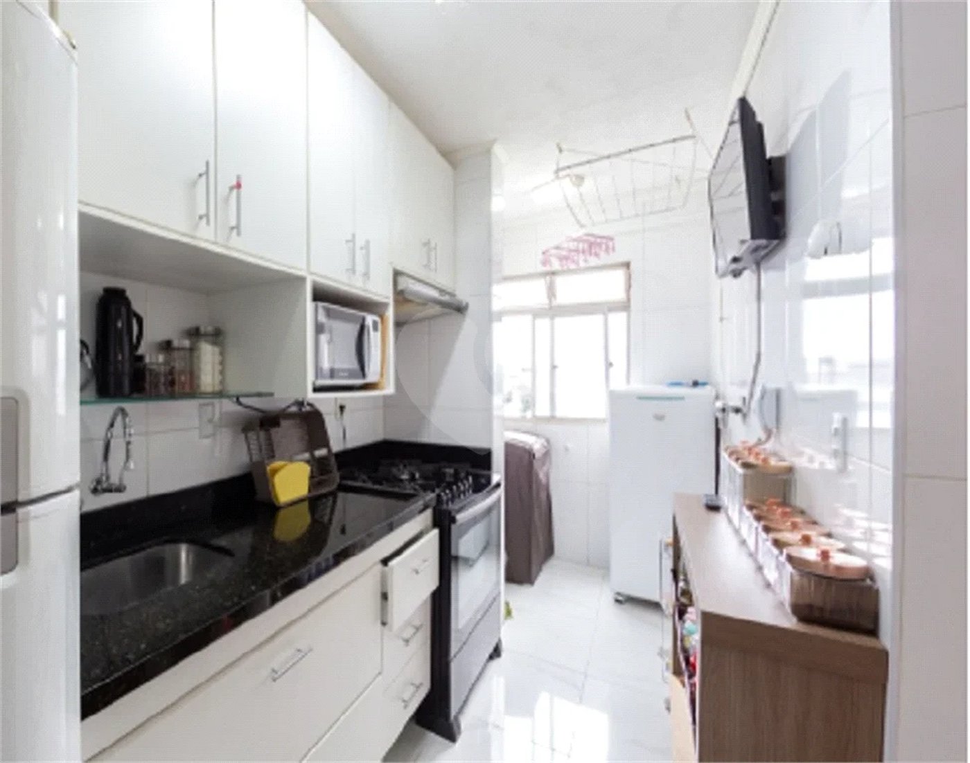 Apartamento na Mooca de 2 dormitórios, sala cozinha e banheiro, com portaria, academia e portaria.