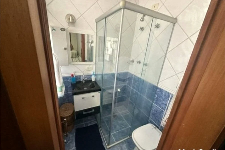 Casa com 400m², 4 dormitórios, sendo 3 suítes, 5 vagas de garagem, à venda na Vila Prudente.