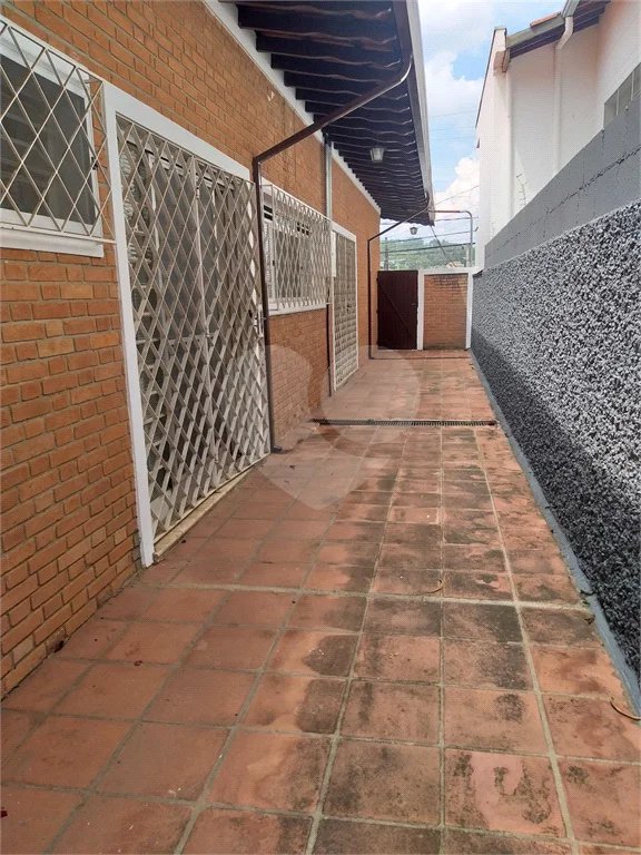 Casa à venda com 4 quartos, sendo 1 suíte,  no Centro, Vinhedo, SP