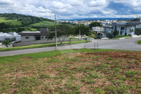 Terreno de esquina à Venda no Condomínio Reserva Santa Isabel com 554m² - Louveira