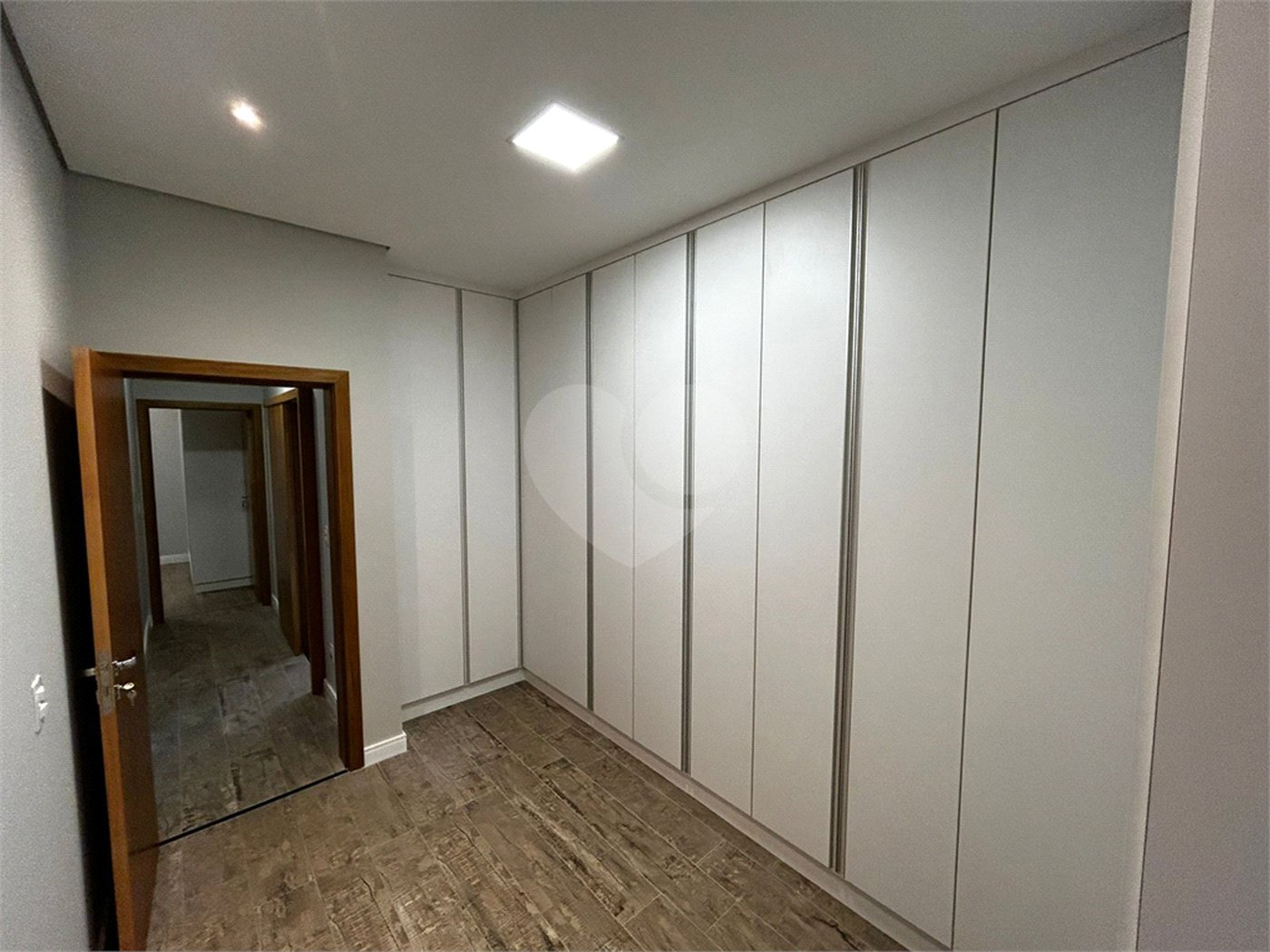 Casa para venda no condomínio de alto padrão Damha III,