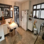 Sobrado à Venda na Aclimação - 150 m² - 2 Salas, 3 Dorms, 2 Vagas.
