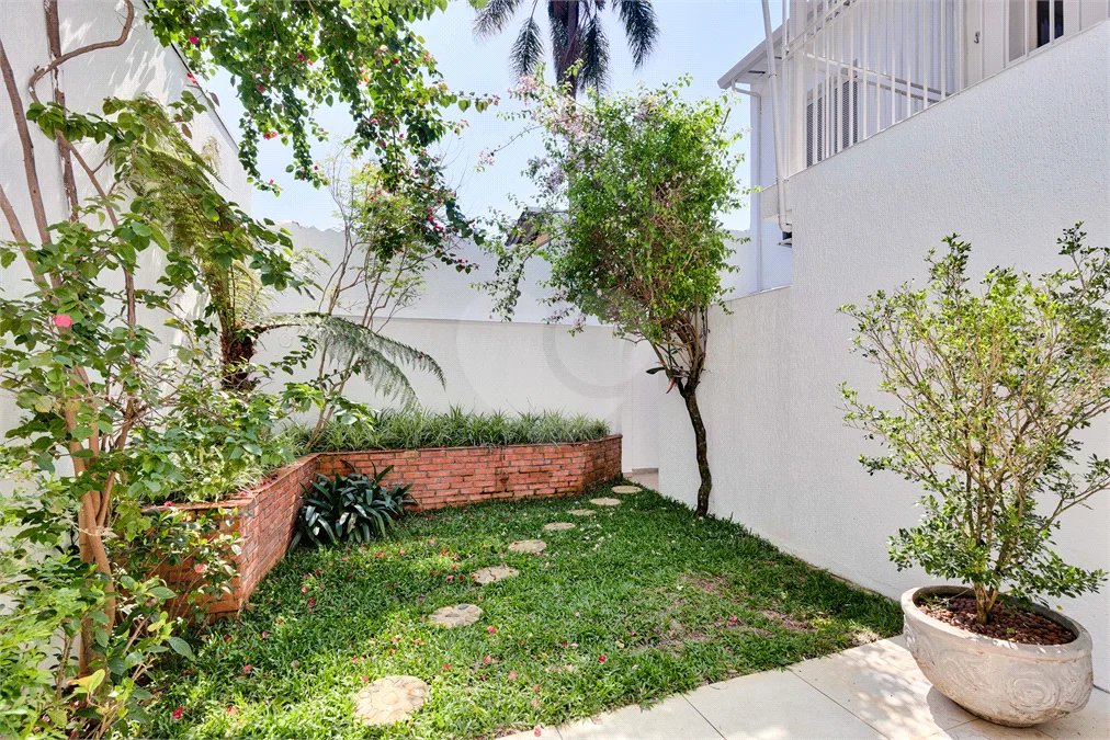 Casa de Vila à venda com 4 quartos, sendo 2 suítes, em Alto da Boa Vista, São Paulo, SP
