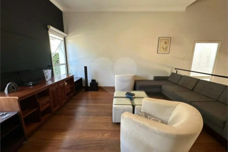 Casa à venda com 3 suítes no condomínio Recanto dos Paturis, Vinhedo - SP