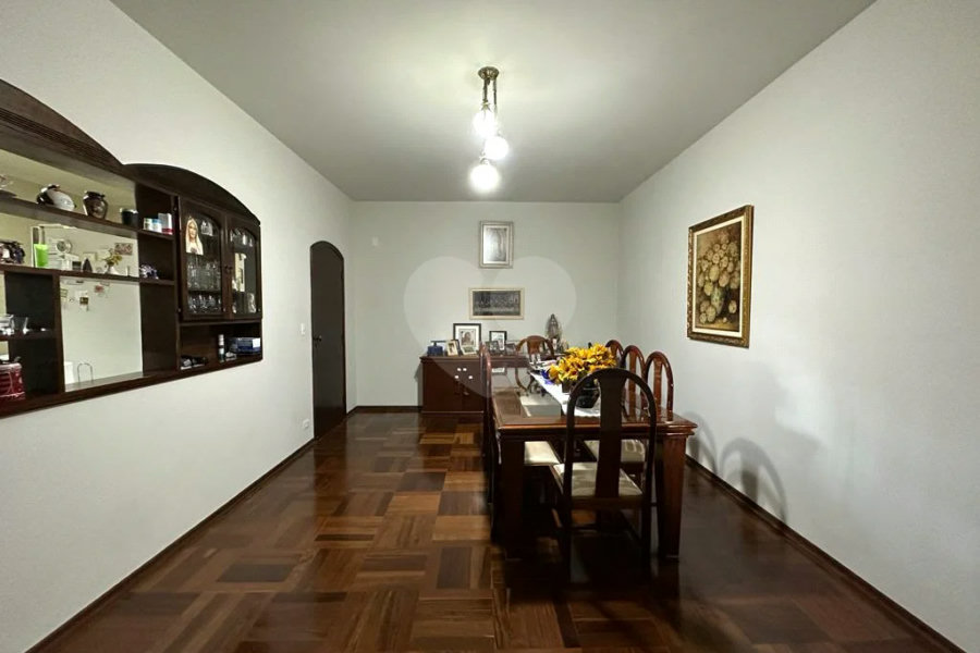 Casa assobradada à venda no bairro Nova Piracicaba, em Piracicaba/SP.