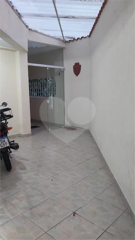 Sobrado com 224m² , 3 dormitórios , sendo 2 suítes , 3 vagas de garagem , 7 banheiros , à venda na Vila Scarpelli em Santo André.