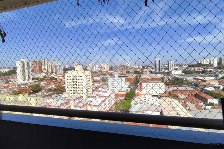 Vende-se apartamento de dois dormitórios no Edifício Marseille, no Centro de Piracicaba;