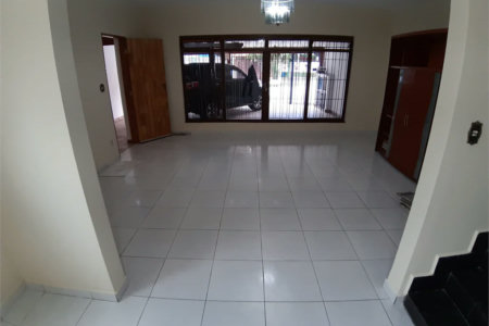 Sobrado à venda com 4 quartos, sendo 1 suíte, em Vila Gomes, São Paulo, SP