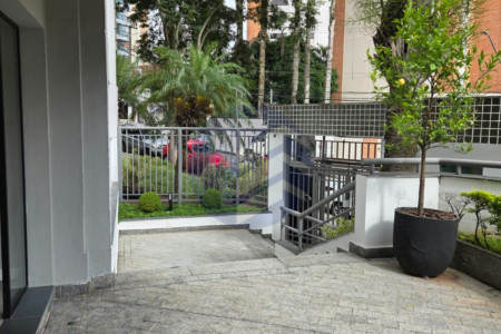 Apartamento à venda com 3 quartos, sendo 1 suíte, em Vila Andrade, São Paulo - SP