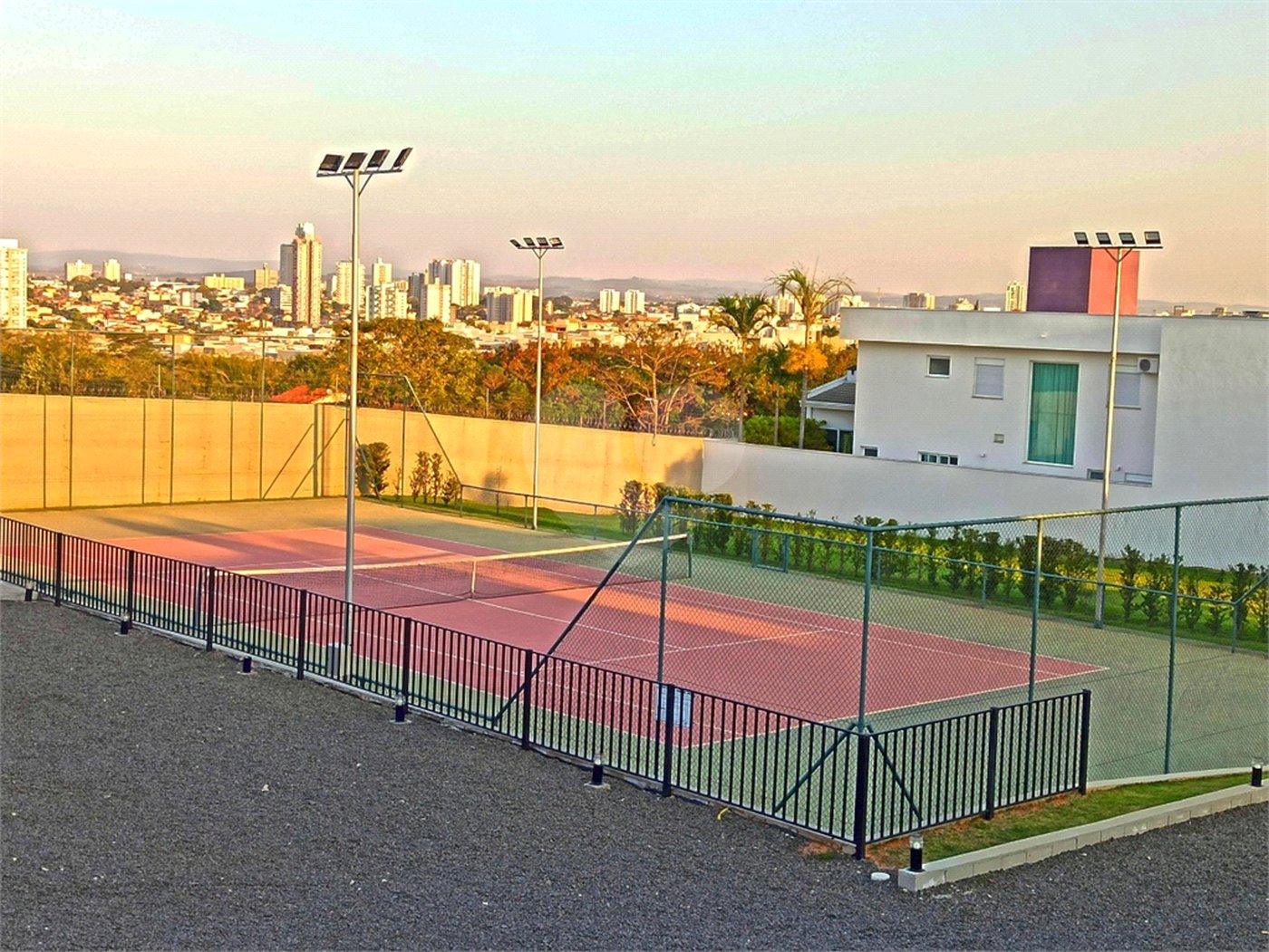 Sobrado a venda no Condomínio Amstalden Residence - Indaiatuba/SP - Sobrado com 4 dormitórios -area Útil: 480,00 m² - Área Total: 526,00 - Casa com vista bosque ,é uma das casas mais bonitas e construída no melhor lote do Condomínio, vista total da área verde, fundo para o Lago,