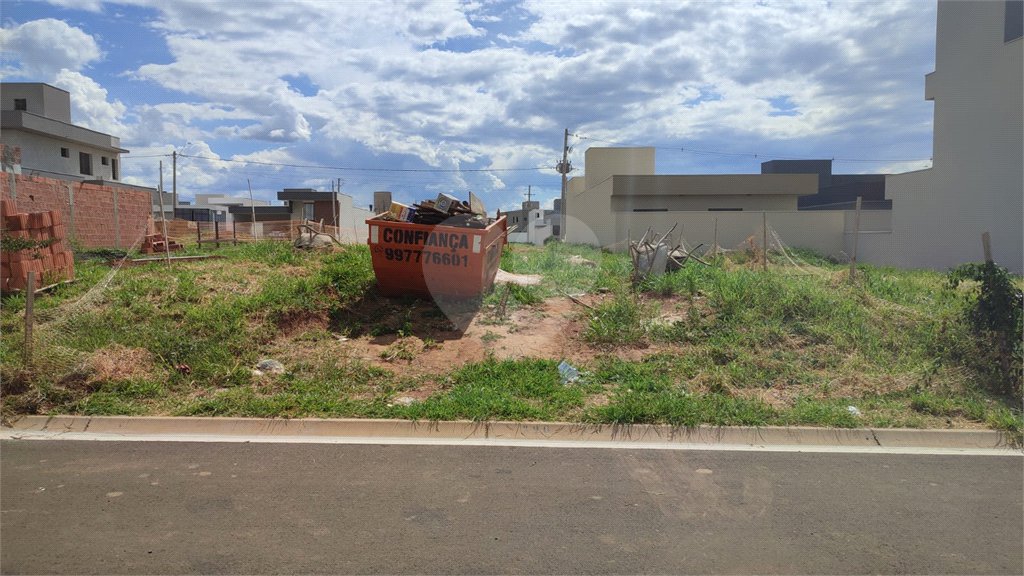 Lote à Venda em São Carlos, no Condomínio Villeneuve I
