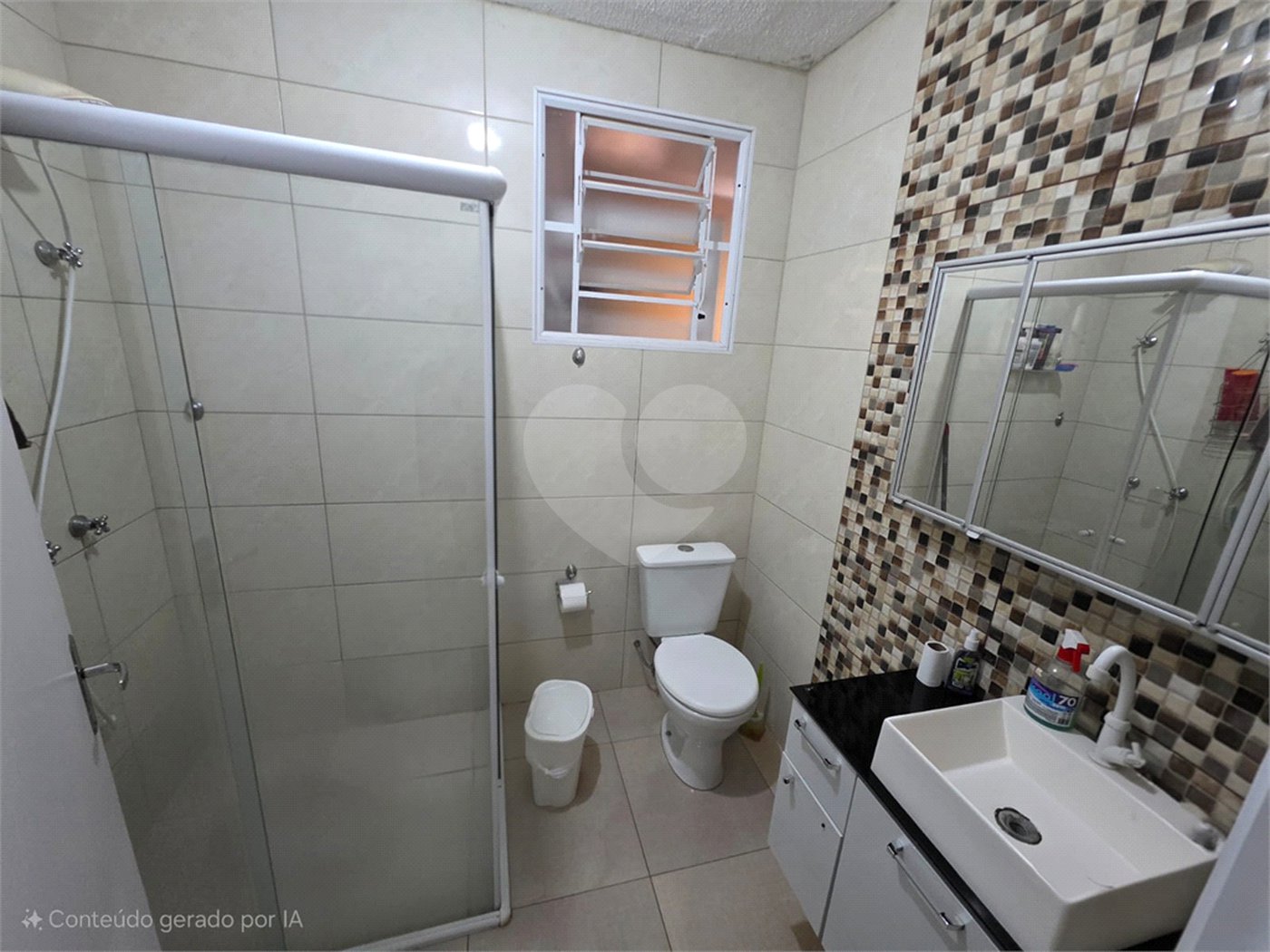 Casa com edícula no Abdelnur.