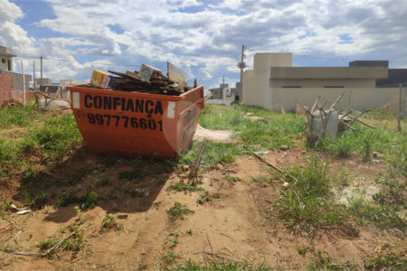 Lote à Venda em São Carlos, no Condomínio Villeneuve I