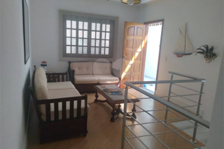 Sobrado espaçoso e bem localizado