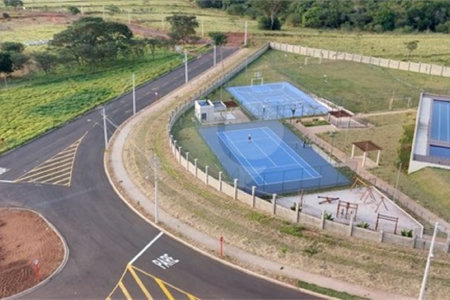 Terreno no Condomínio Residencial Villeneuve.