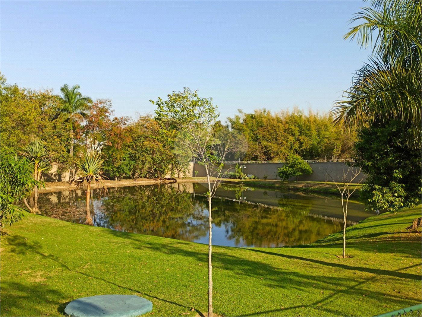 Sobrado a venda no Condomínio Amstalden Residence - Indaiatuba/SP - Sobrado com 4 dormitórios -area Útil: 480,00 m² - Área Total: 526,00 - Casa com vista bosque ,é uma das casas mais bonitas e construída no melhor lote do Condomínio, vista total da área verde, fundo para o Lago,