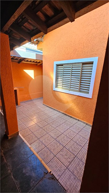 Excelente Casa Residencial no São Carlos 5 com 3 Quartos (1 Suíte) e Garagem Coberta para 2 Carros