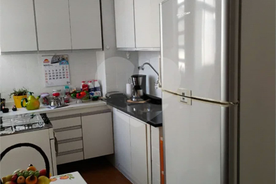 Vende-se apartamento no Jardim Aeroporto com 03 dormitórios