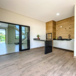 Indaiatuba - Condomínio Milano - Sobrado - 350 m² de terreno - 240 m² de área construída - 4 vagas de garagem, sendo 2 cobertas - Salas de estar e jantar integradas - 3 suítes com closet e varanda no pavimento superior - Escritório no térreo - Espaço gourmet com churrasqueira - Banheiro externo