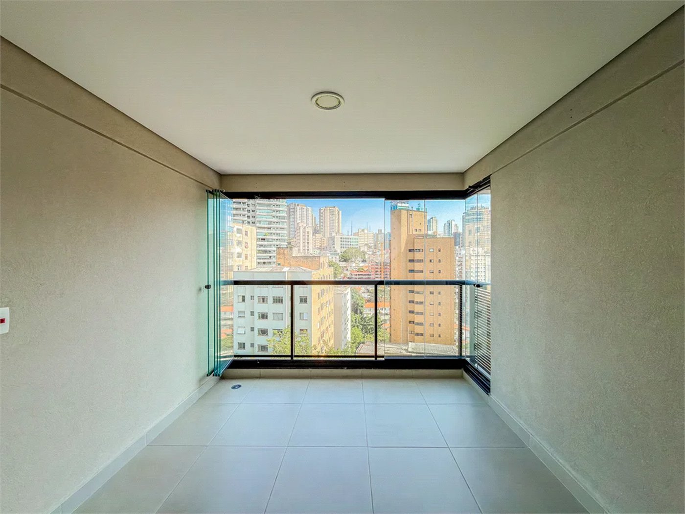 Studio novo com 33m² e vaga na garagem na região da Aclimação em São Paulo - SP.
