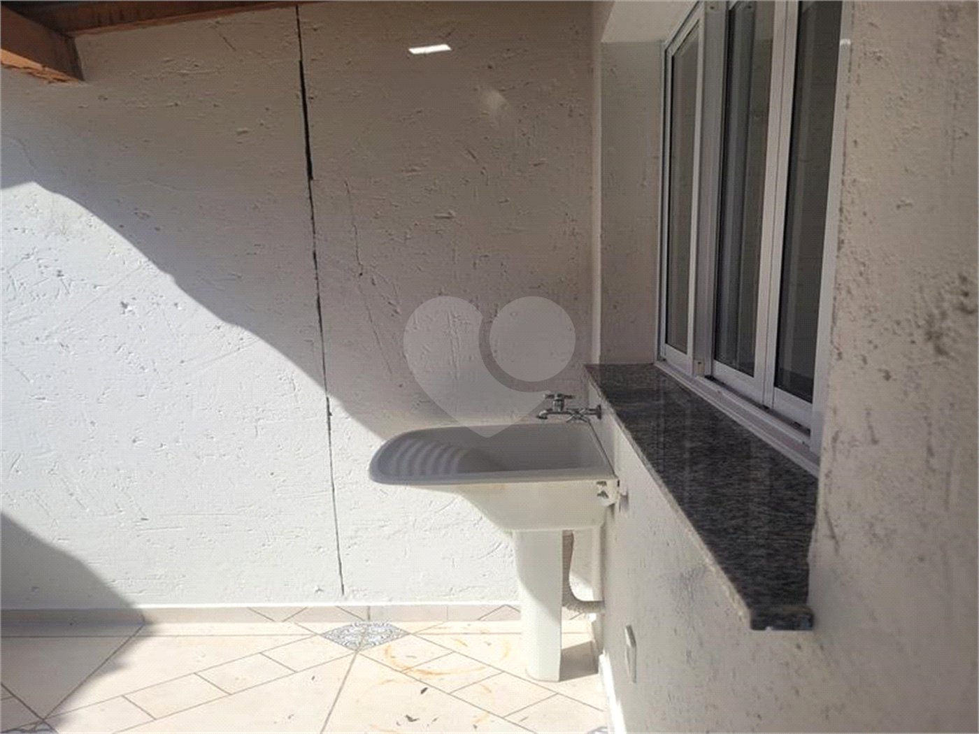 Indaiatuba - Sobrado para venda e Locação - Jardim Nely em Indaiatuba - R$ 425.000,00 - aceita parte em permuta - Bairro tranquilo com fácil acesso a rodovias, Shopping Polo Parque Mall - Assai, Polo shopping - Com duas suítes sendo uma com sacada, , lavabo. área de serviço , 2 vagas, portão ele
