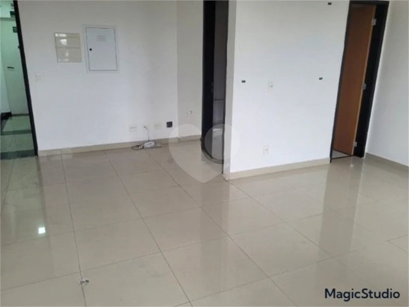 Sala comercial com 35m² , 1 vaga , 1 banheiro , à venda na Penha.