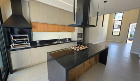 Casa à venda com 3 quartos, sendo 1 suíte,  no condomínio Residencial Villeneuve, São Carlos - SP