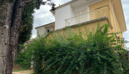 Casa à venda com 3 quartos, sendo 1 suíte,  no condomínio Bosque dos Pinheiros, Poços de Caldas - MG