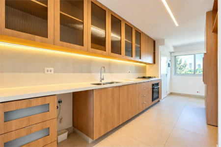 Apartamento à venda com 4 quartos, sendo 1 suíte, em Alto da Boa Vista, São Paulo, SP