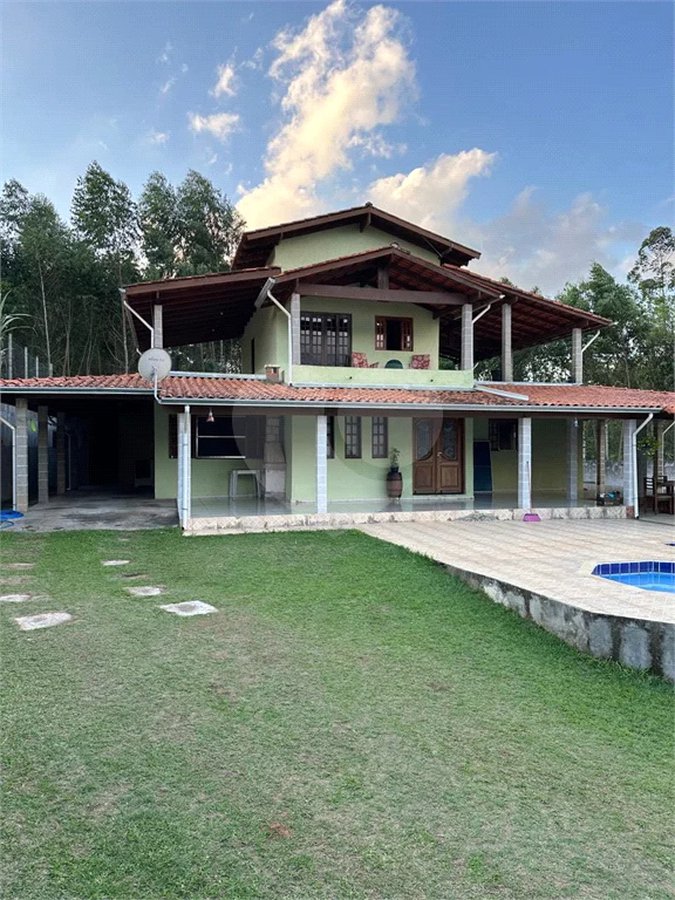 Sítio encantador em Nazaré Paulista – 1.000 m² de terreno, piscina e varanda gourmet