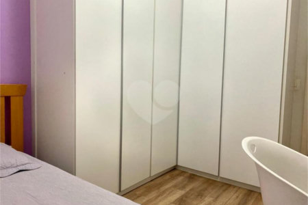 Apartamento de 03 dormitórios sendo 1 suíte e 02 vagas de garagem.