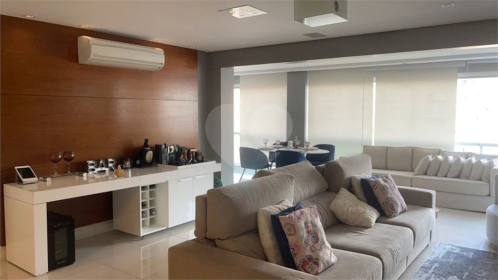 Apartamento na Mooca com 204 m² com vista maravilhosa, sendo 3 suítes e 4vagas.