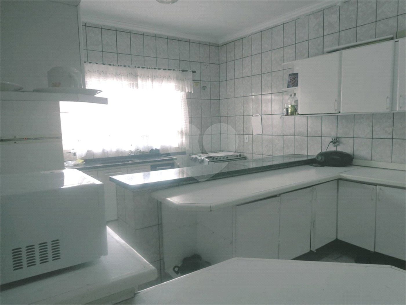 Casa Térrea com 3 dormitórios, sendo 1 suíte.