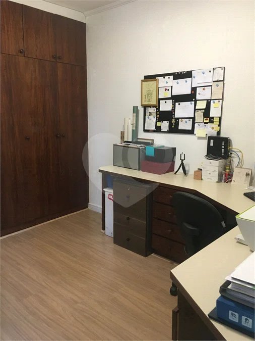 Campo Belo: Elegante Apartamento de 113 m² com Suíte e 2 Vagas em Localização Privilegiada