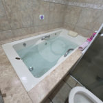 Casa térrea à venda no Douradinho com 2 quartos e edícula com mais dois quartos e 2 banheiros.