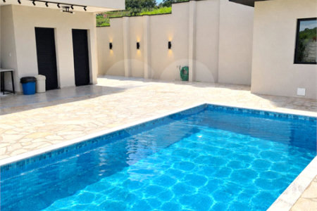 Linda casa em condomínio fechado, unindo conforto, lazer e segurança para você e sua família!