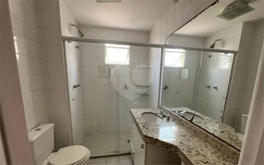 Excelente apartamento de 3 dormitórios, sendo uma Suíte e 2 vagas de garagem.