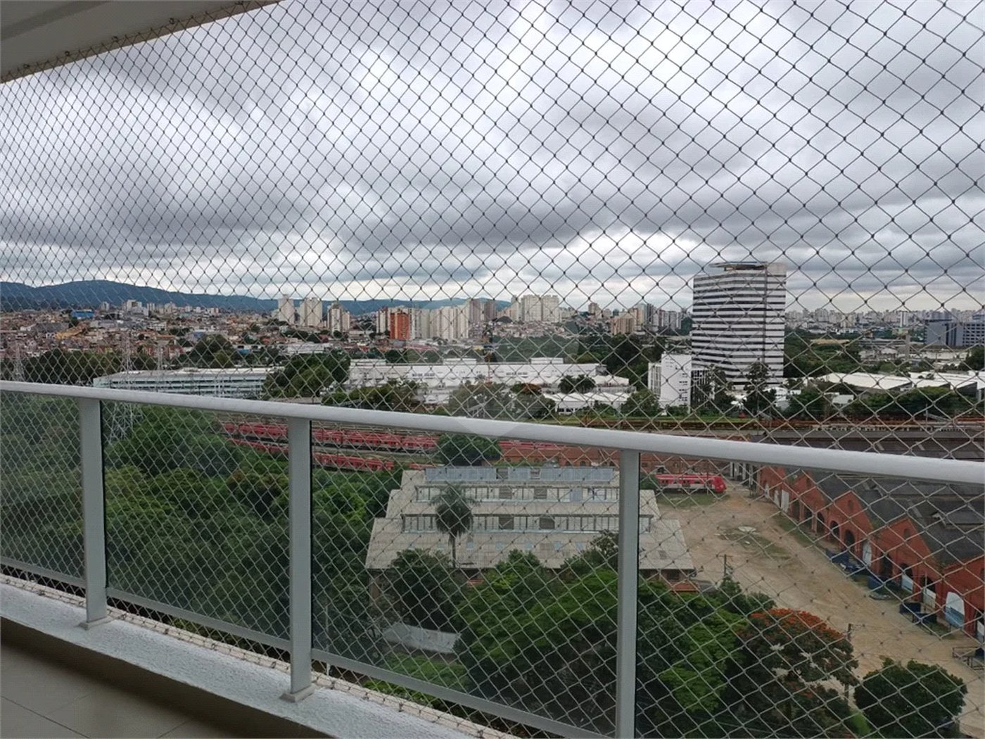 APARTAMENTO PARAÇAÇÃO COM 3 DORMITÓRIOS E 2 VAGAS DE GARGEM NA VILA ANASTÁCIO